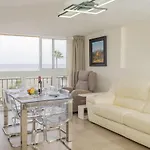 Cubo's Oceanview & Free Parking