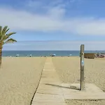 Cubo's Oceanview & Free Parking
