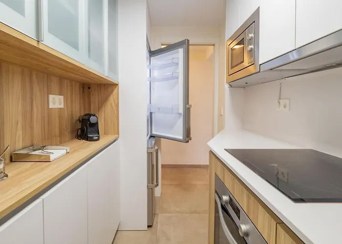 Cubo's Oceanview & Free Parking Apartment Estepona