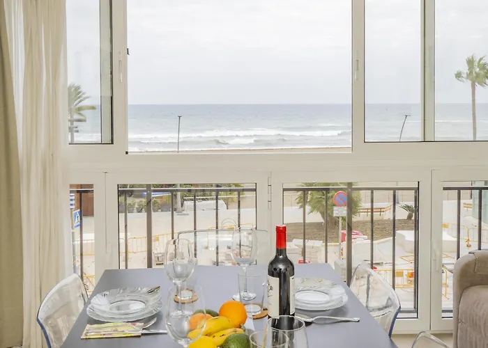 Cubo's Oceanview & Free Parking Apartment *