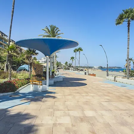 Apartment Cubo's Oceanview & Free Parking Estepona